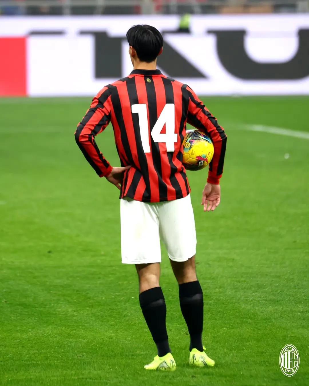 九游娱乐-意大利球员连续破门,成为焦点人物是谁